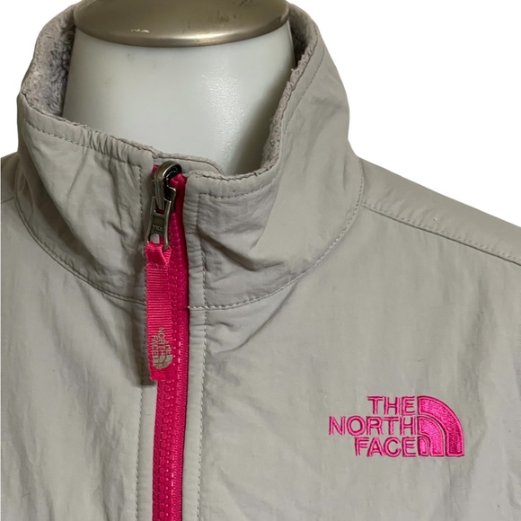 Young Women's JacketGray Fuzzy North Face size 15/16. L/G - Picture 2 of 11